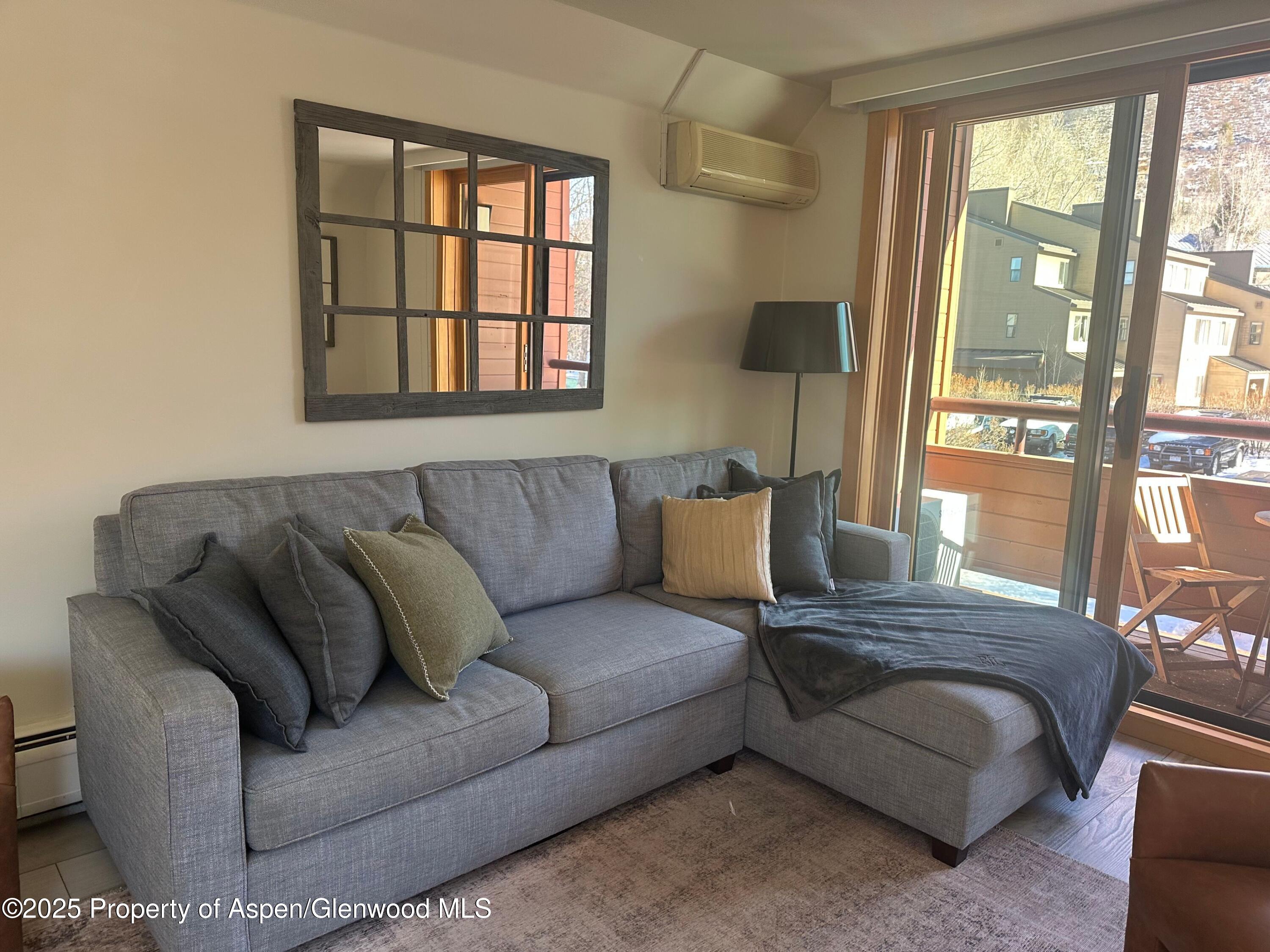 1136 Vine Street 1136