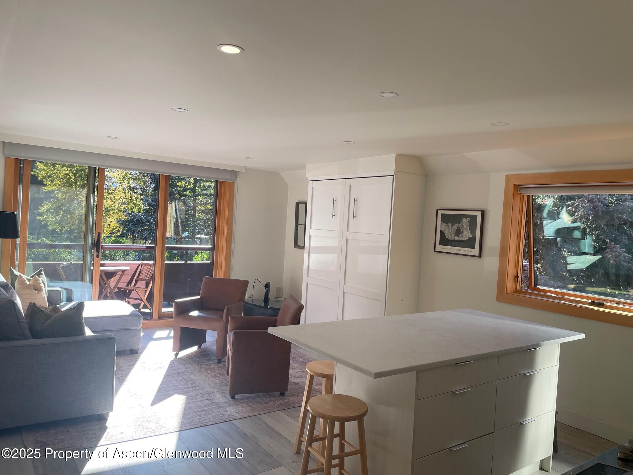 1136 Vine Street 1136