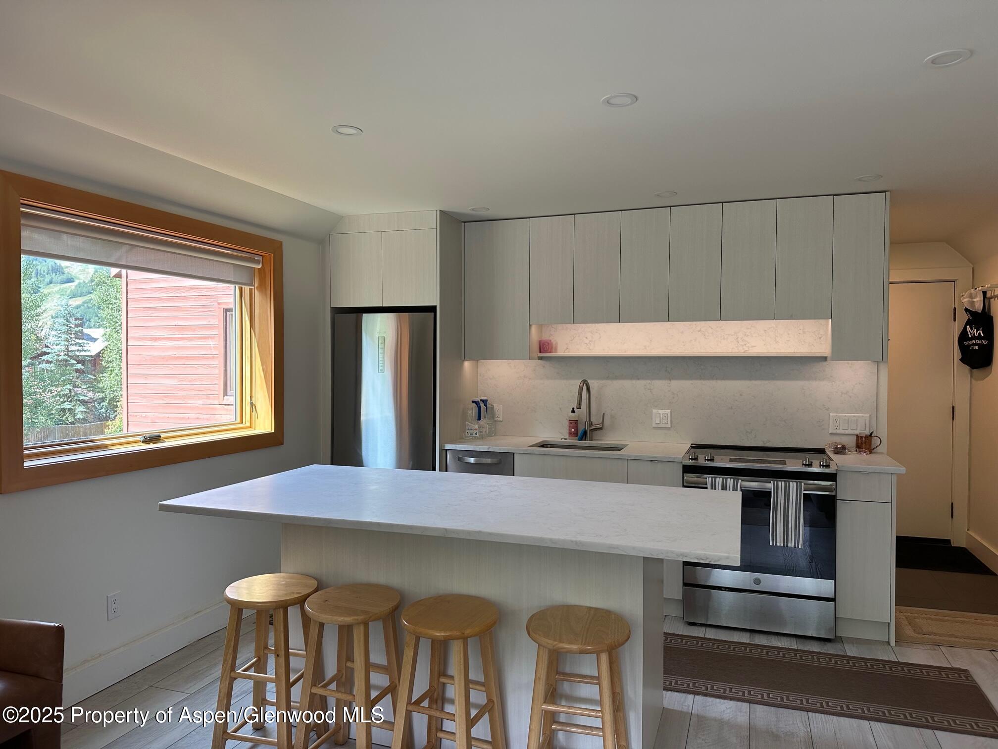 1136 Vine Street 1136