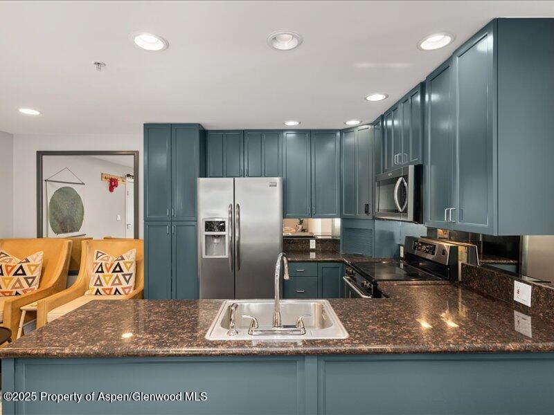 326 Midland Avenue 302