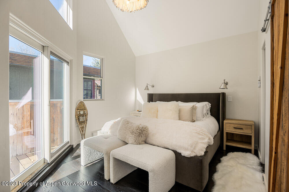 222 W Hopkins Avenue 6