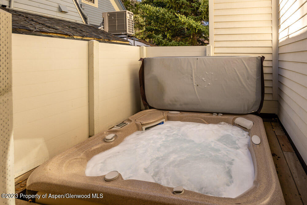 222 W Hopkins Avenue 6