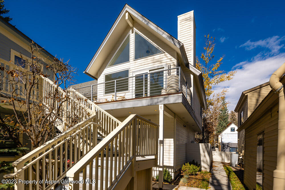 222 W Hopkins Avenue 6