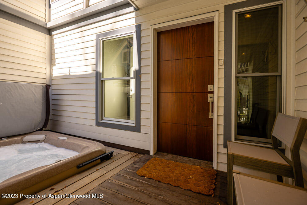 222 W Hopkins Avenue 6