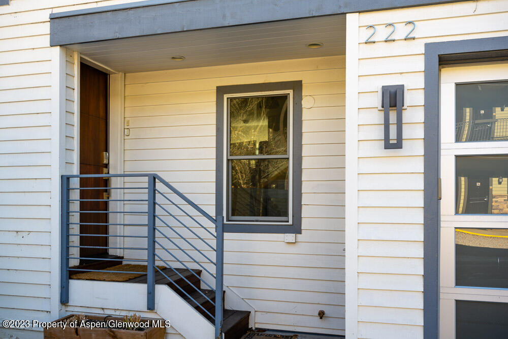 222 W Hopkins Avenue 6