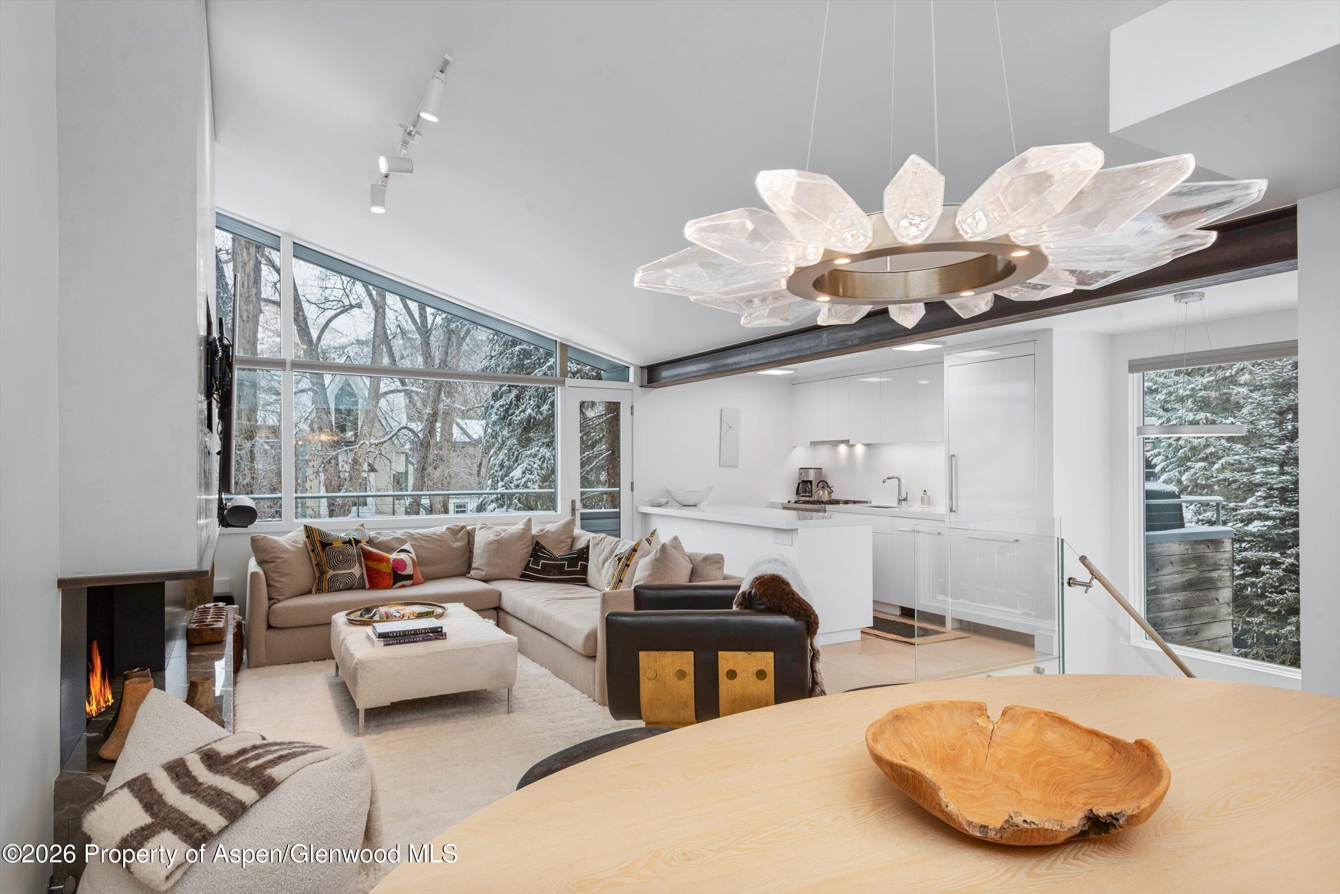 1001 E Cooper Avenue 1