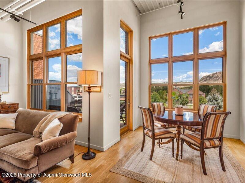 231 Robinson Street R-318