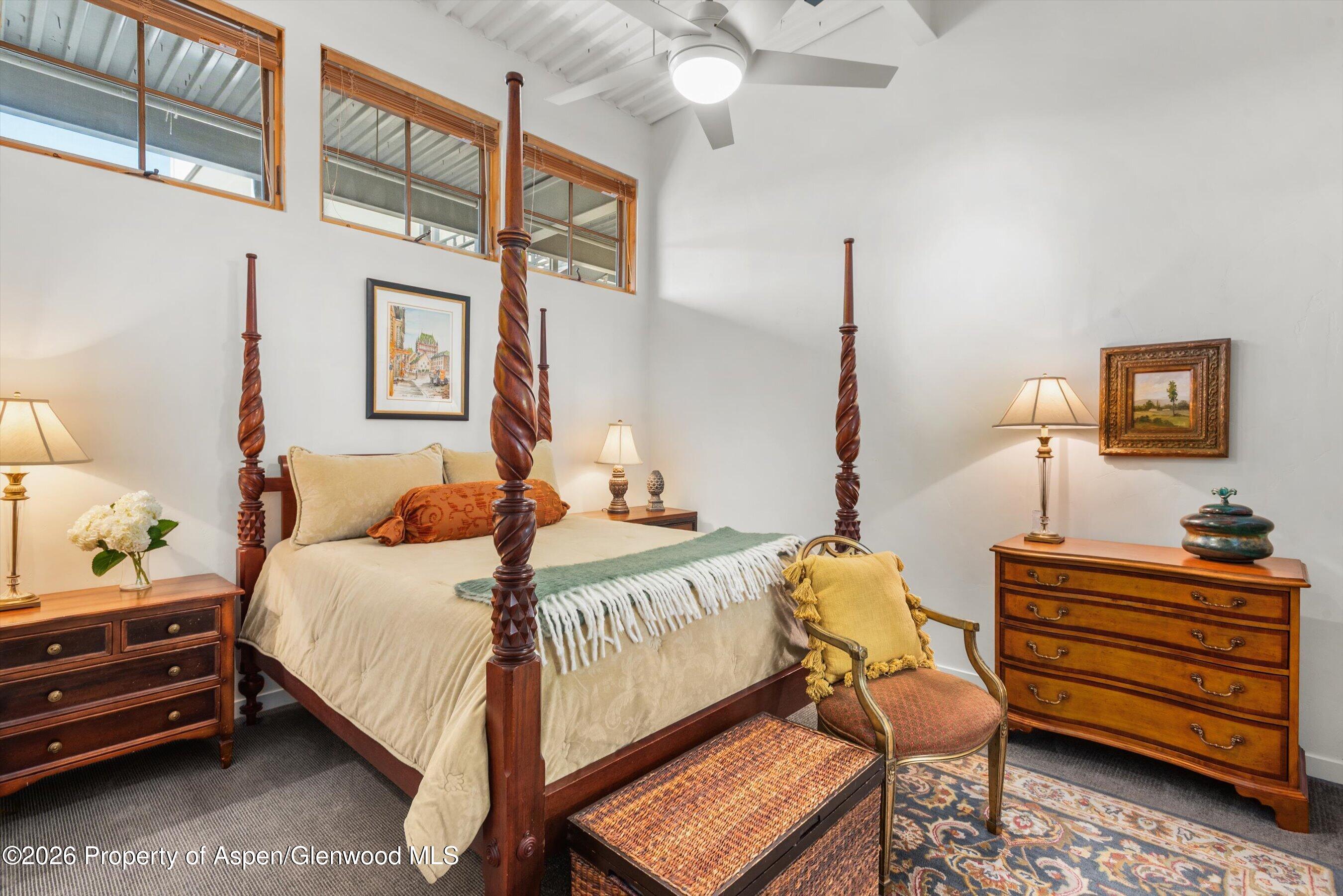 231 Robinson Street R-318