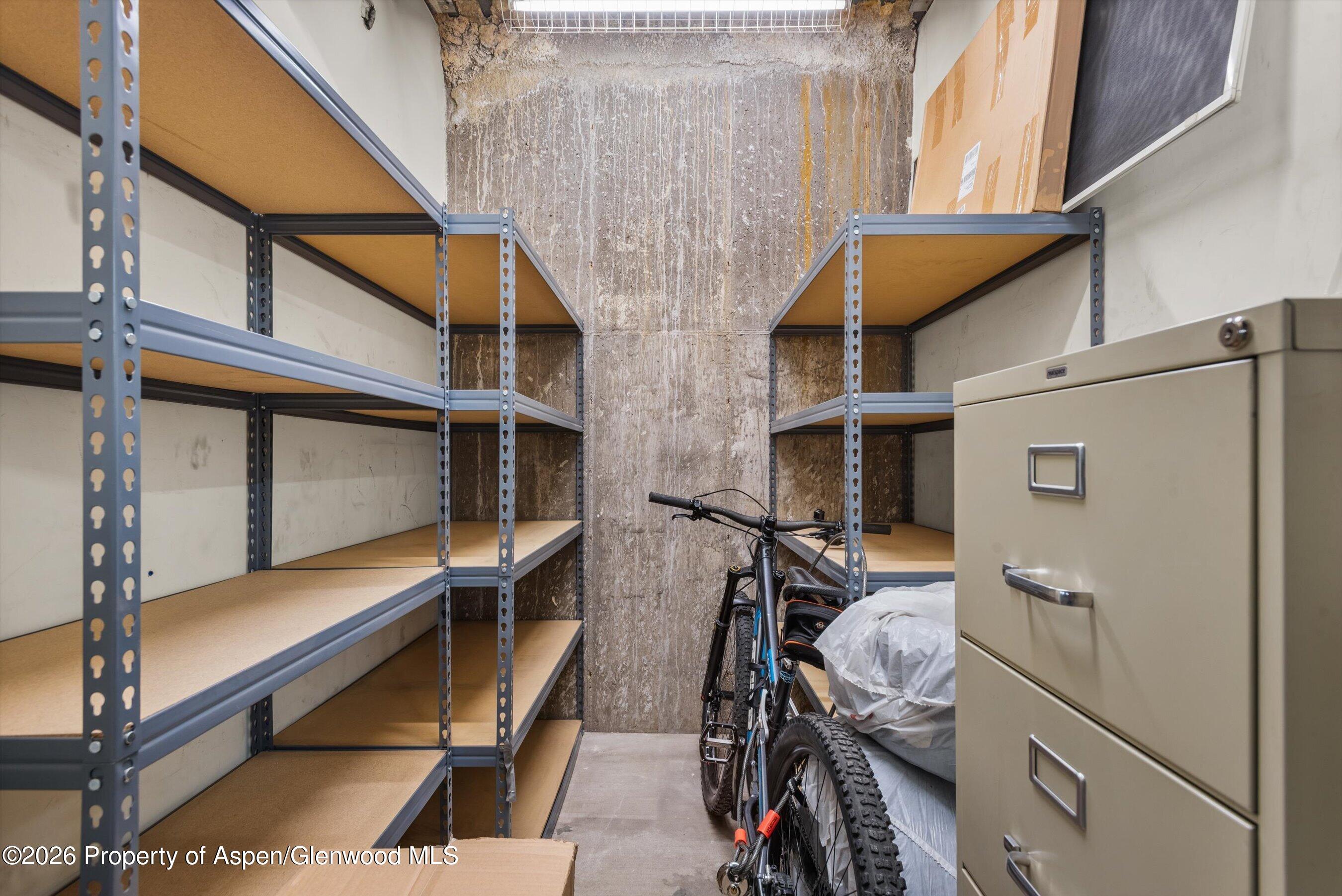 231 Robinson Street R-318