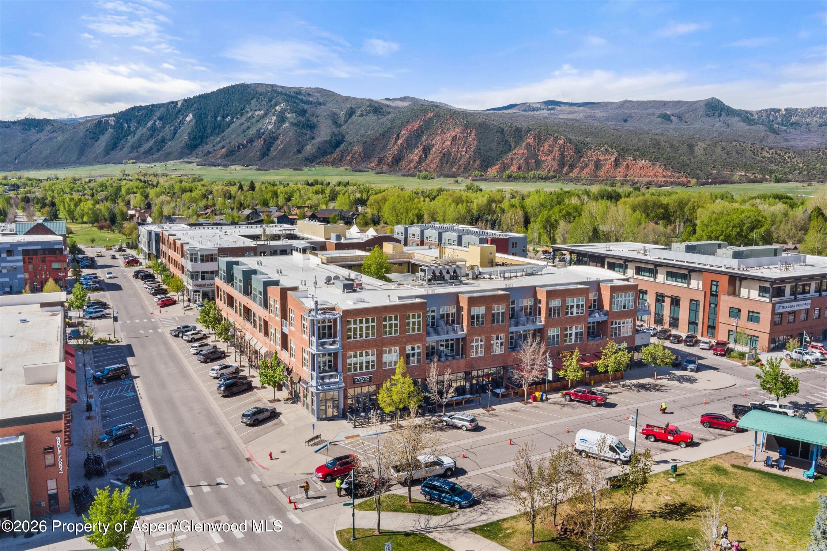 231 Robinson Street R-318