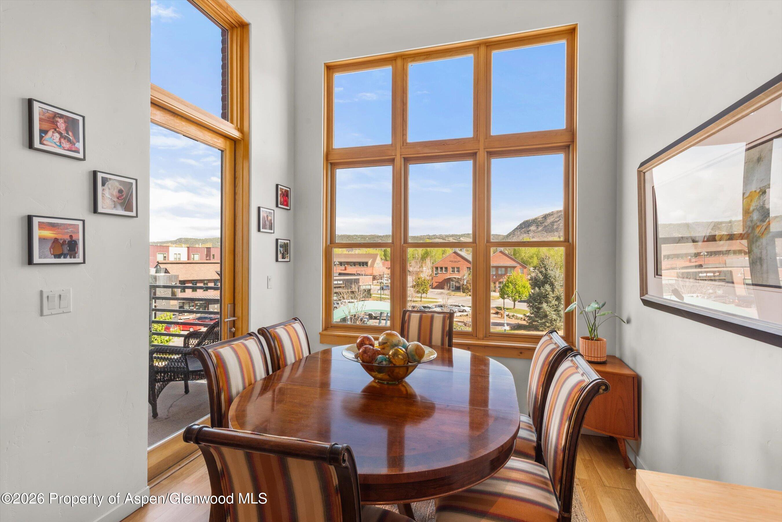 231 Robinson Street R-318