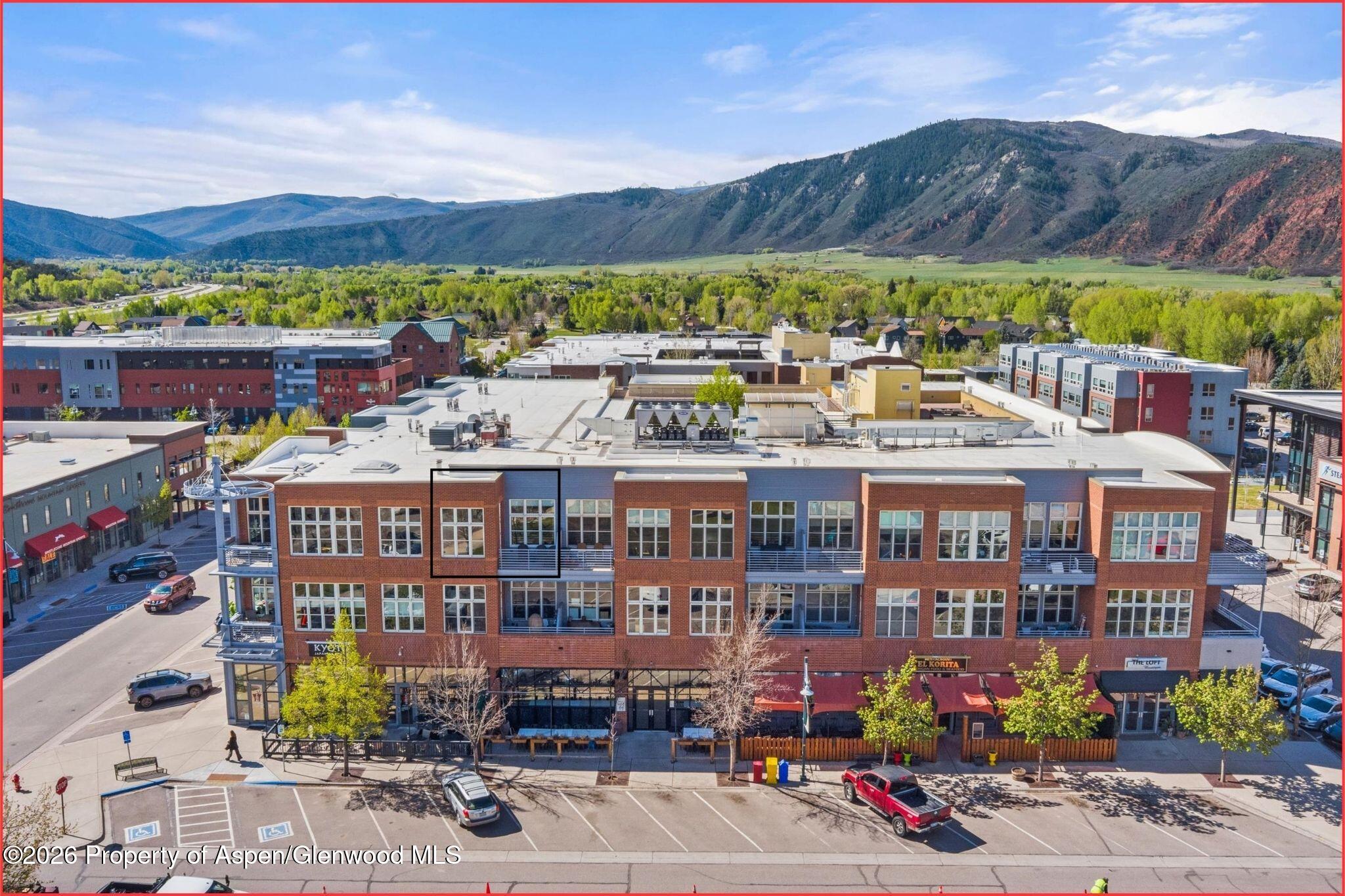 231 Robinson Street R-318