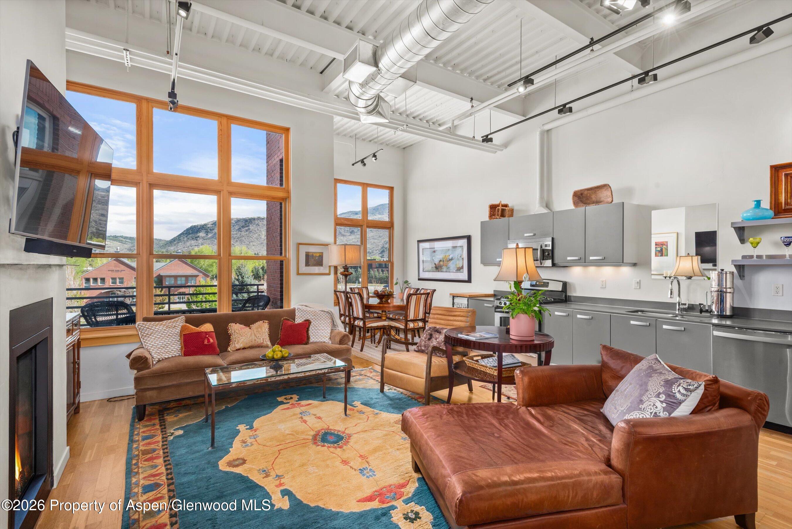 231 Robinson Street R-318