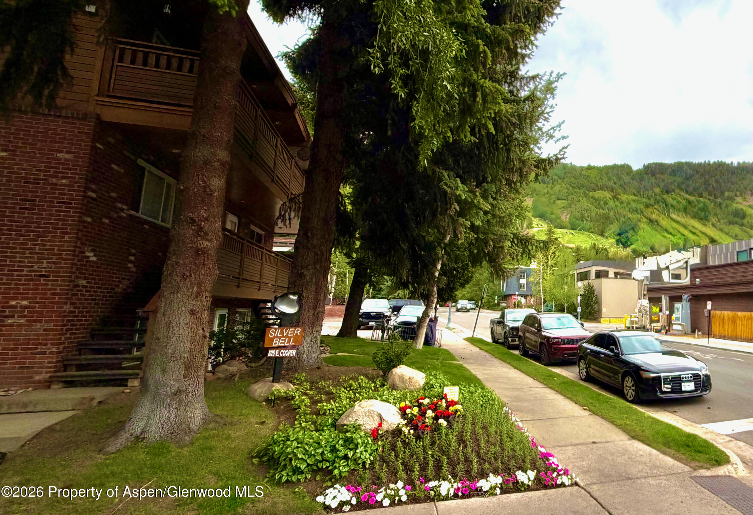 805 E Cooper Avenue 12