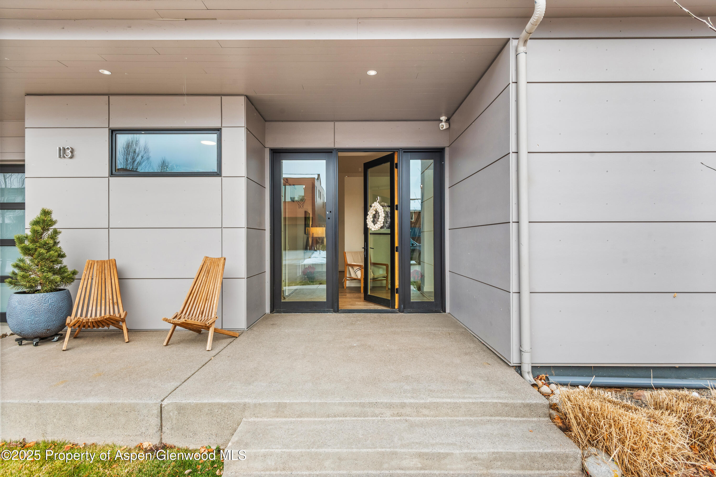 113 Valley Court
