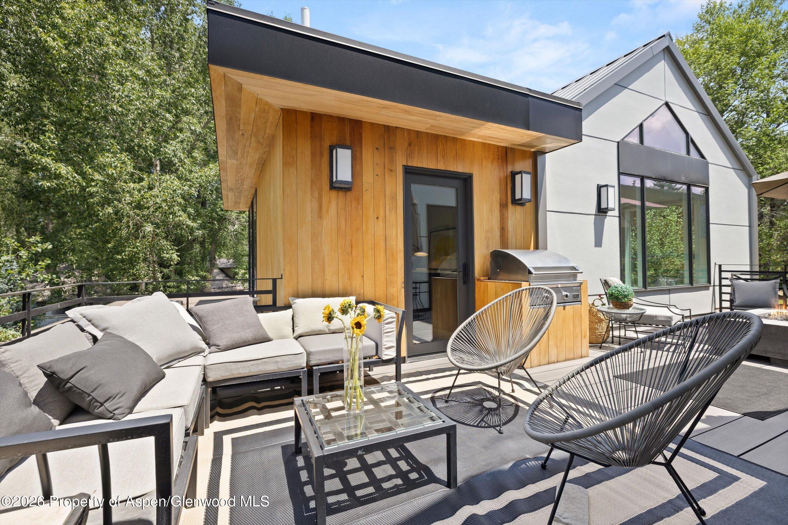813 W Smuggler Street