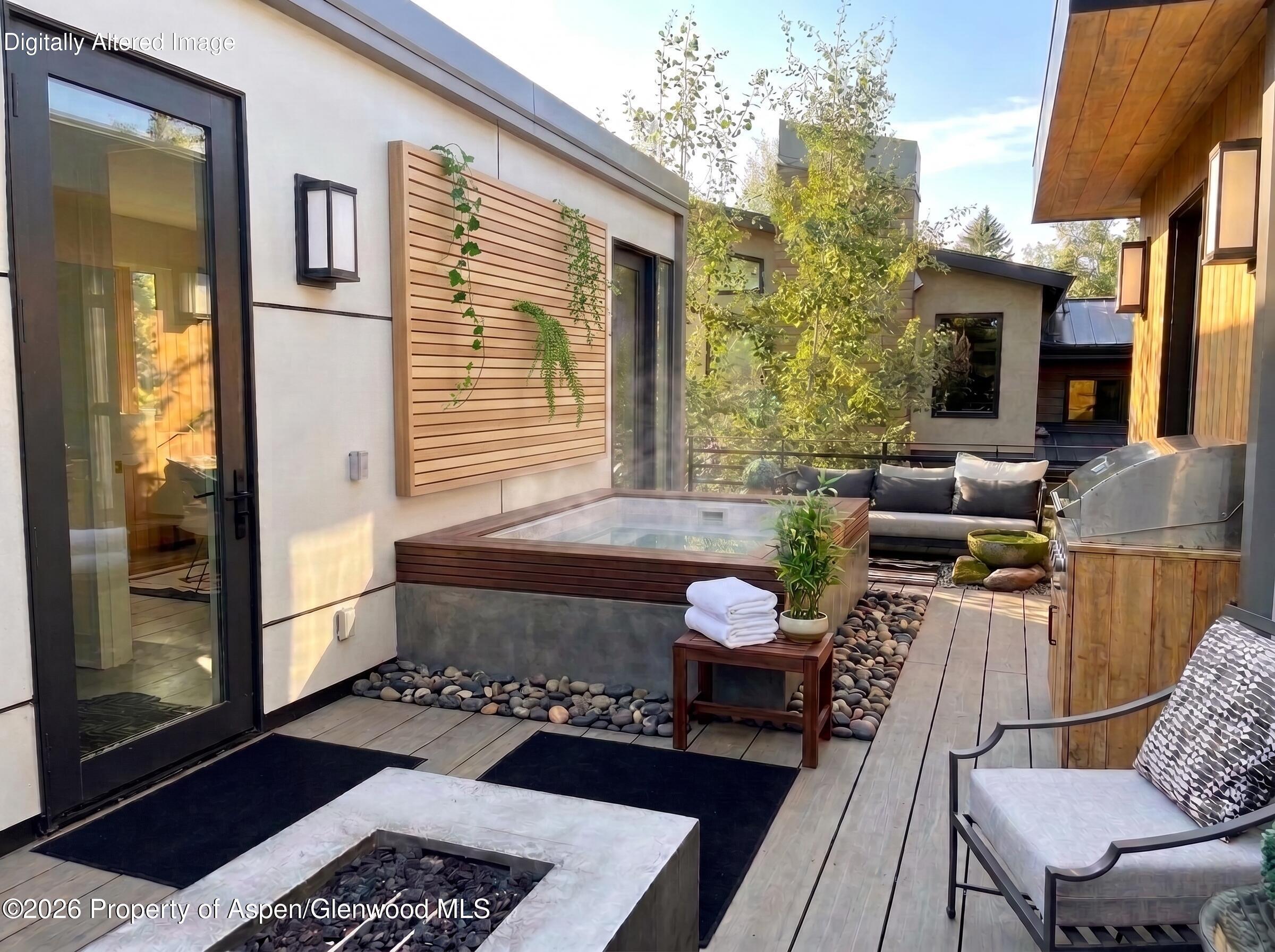 813 W Smuggler Street