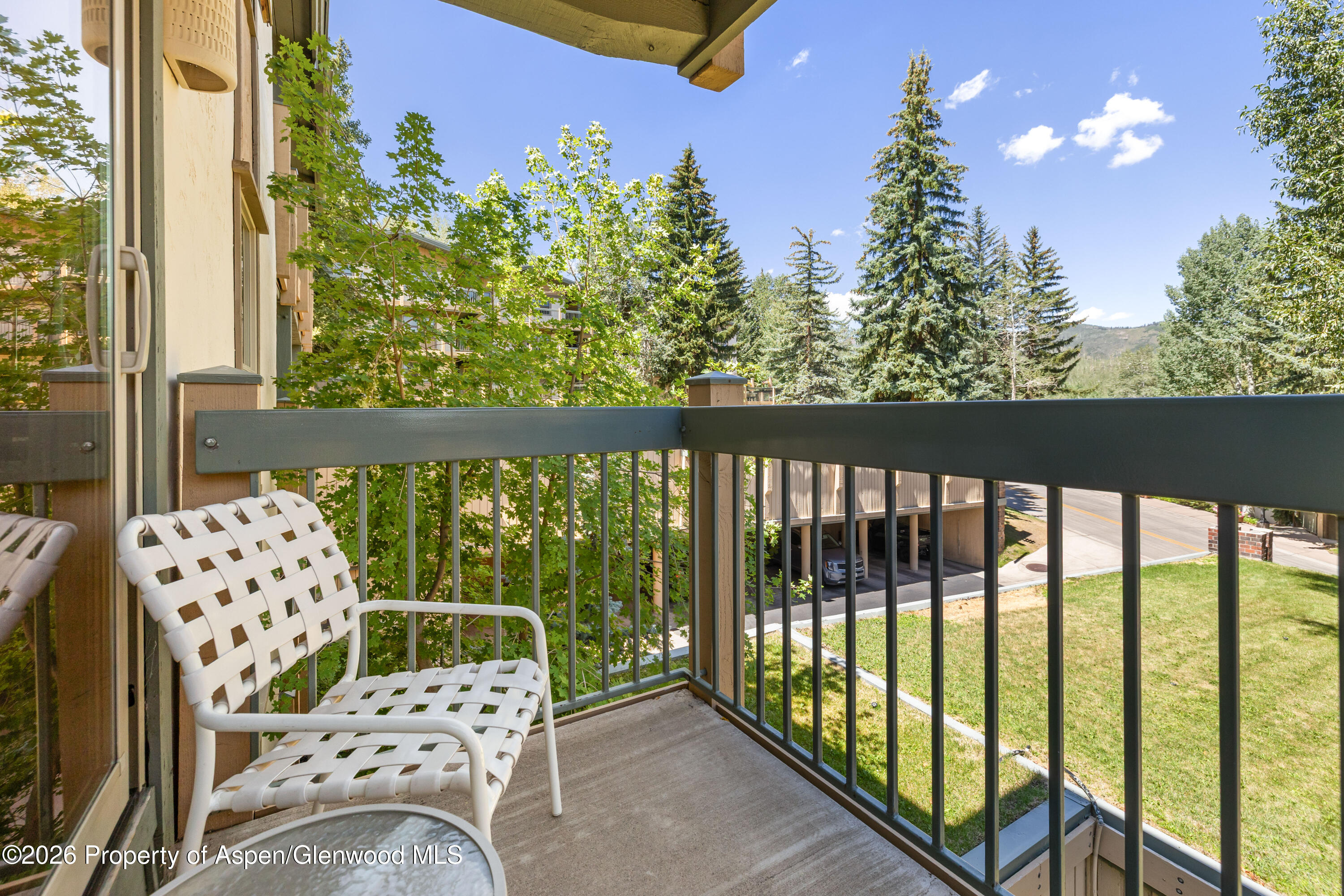 855 Carriage Way Slope 201