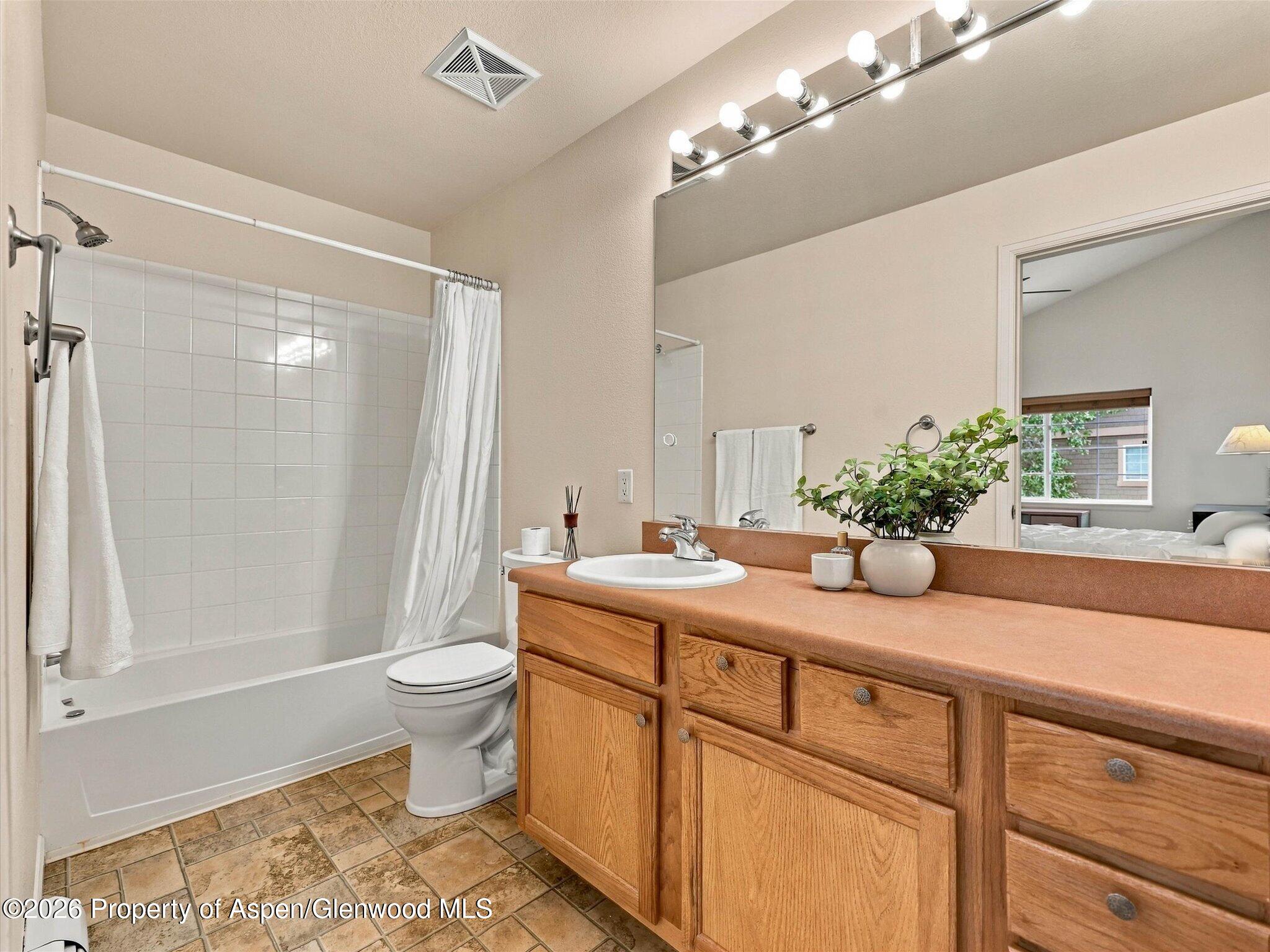 348 River View Drive 206