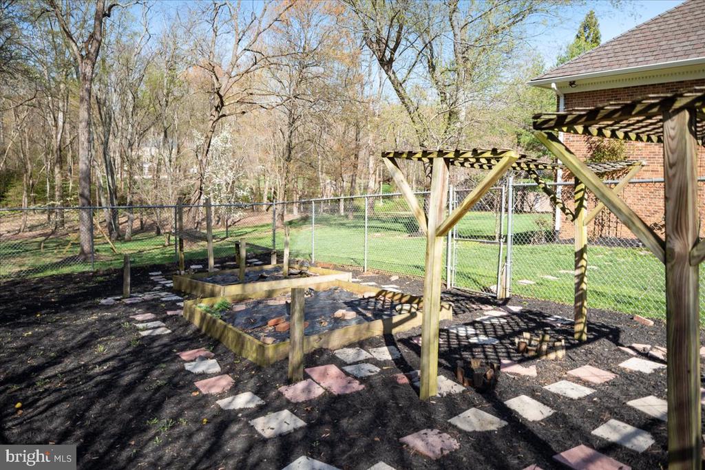 532 WALKER RD
