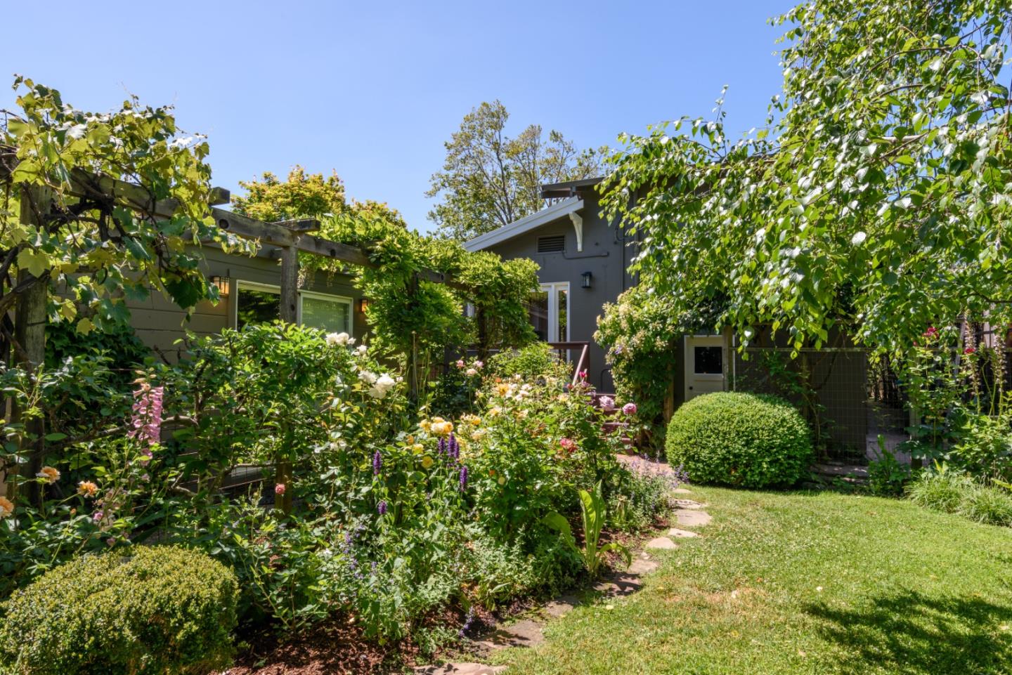 1010 Chula Vista AVE