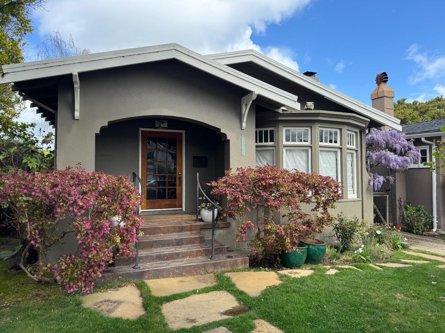 1010 Chula Vista AVE