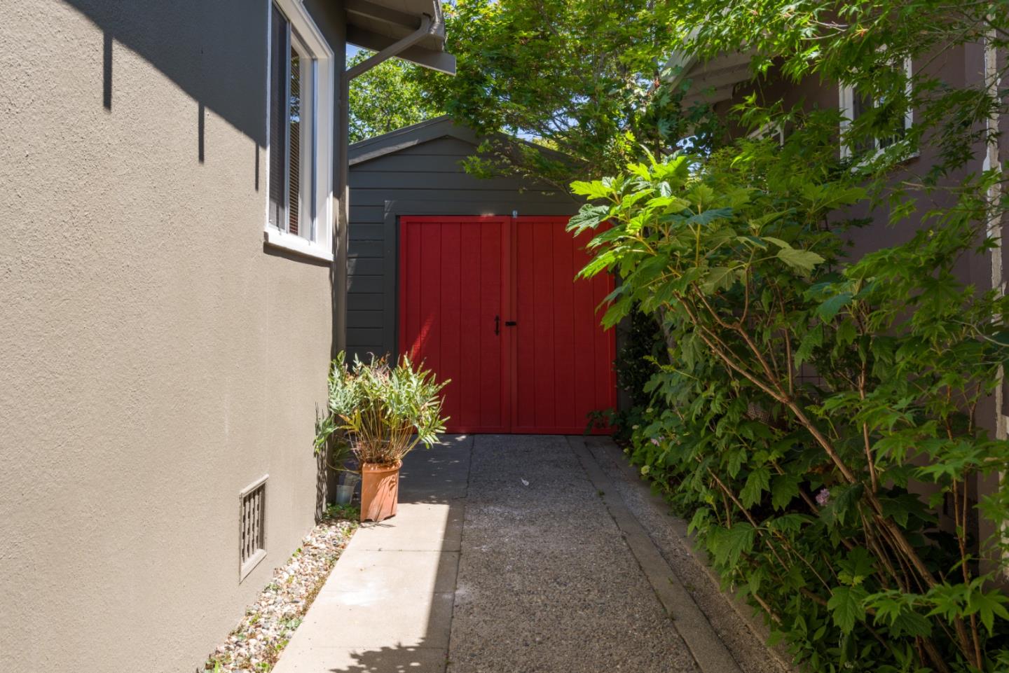 1010 Chula Vista AVE