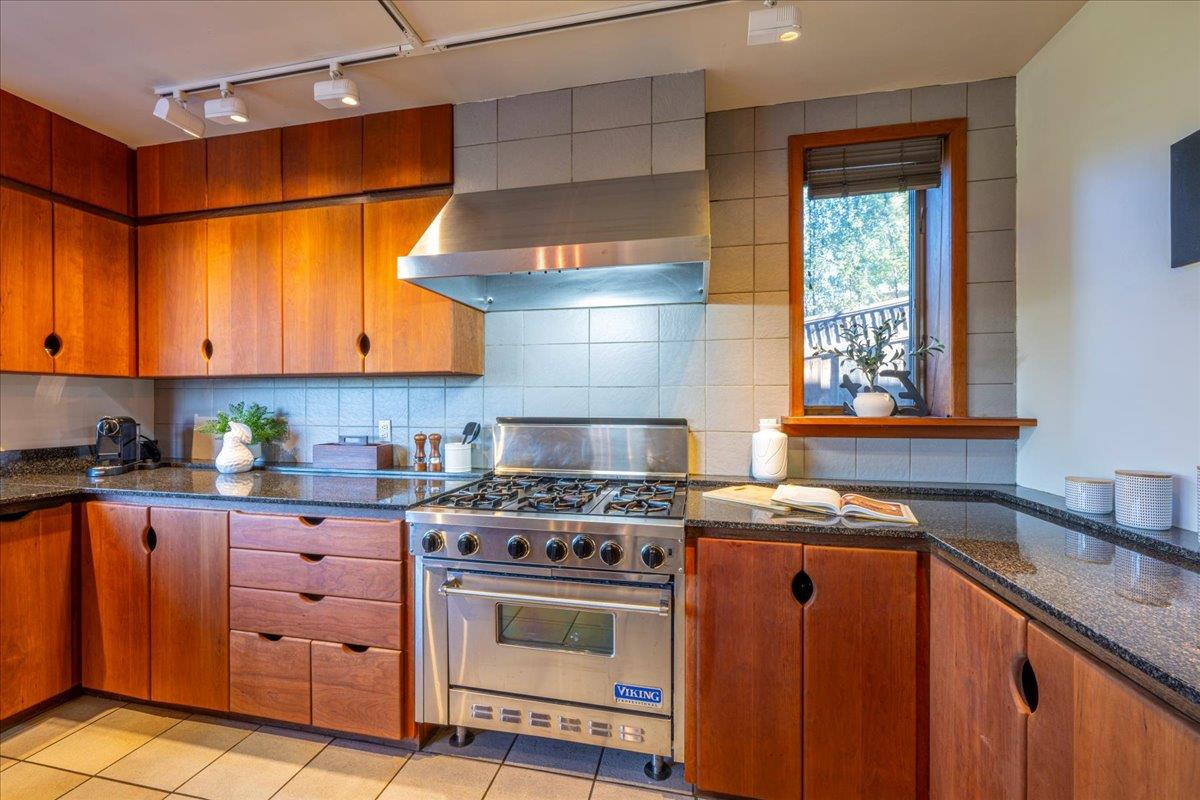 1425 Lexington AVE