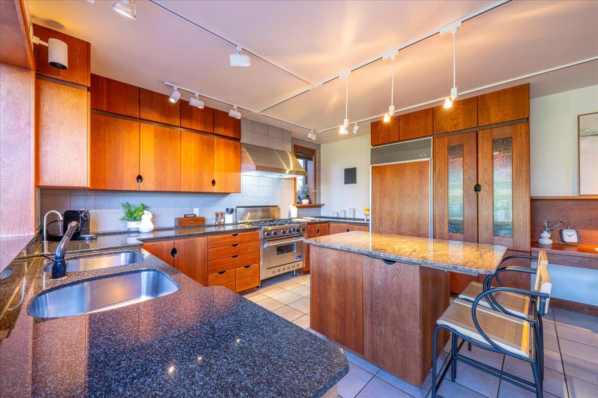 1425 Lexington AVE