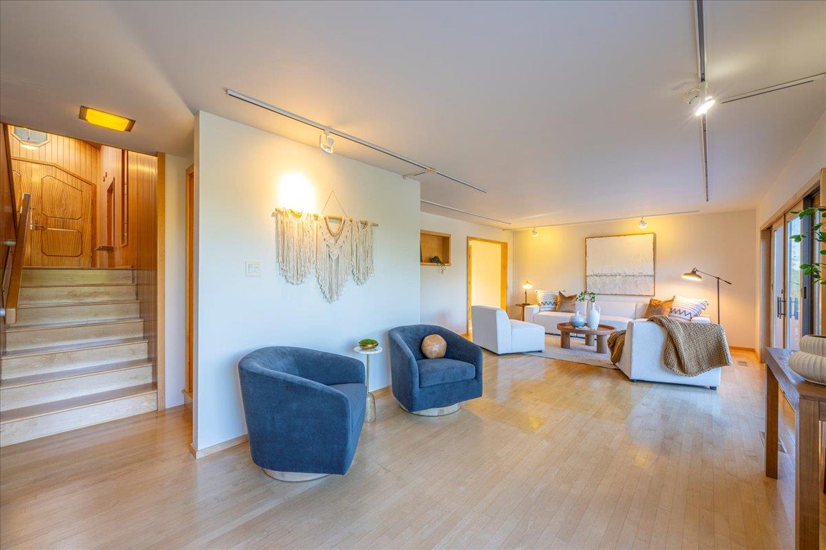 1425 Lexington AVE
