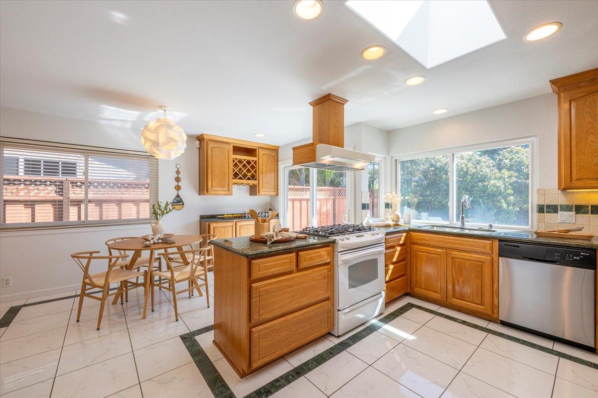 421 Casa Del Mar AVE