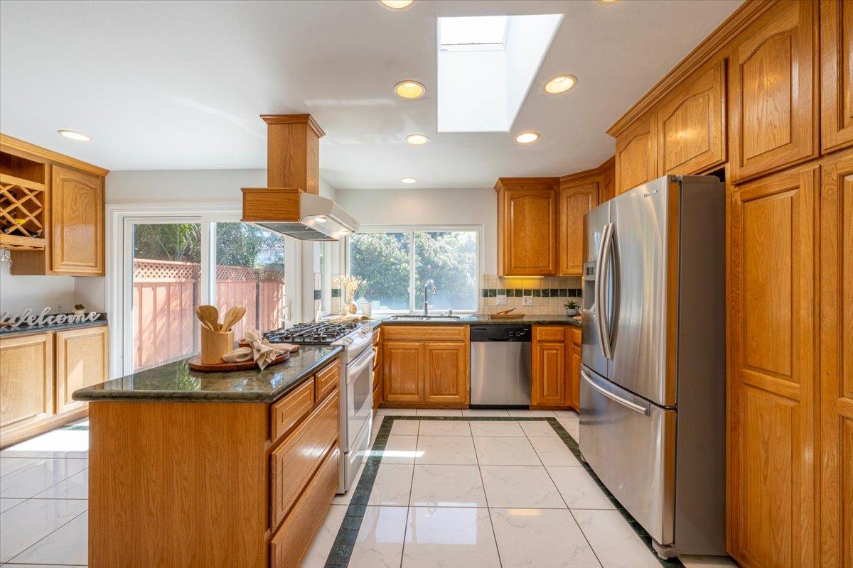 421 Casa Del Mar AVE