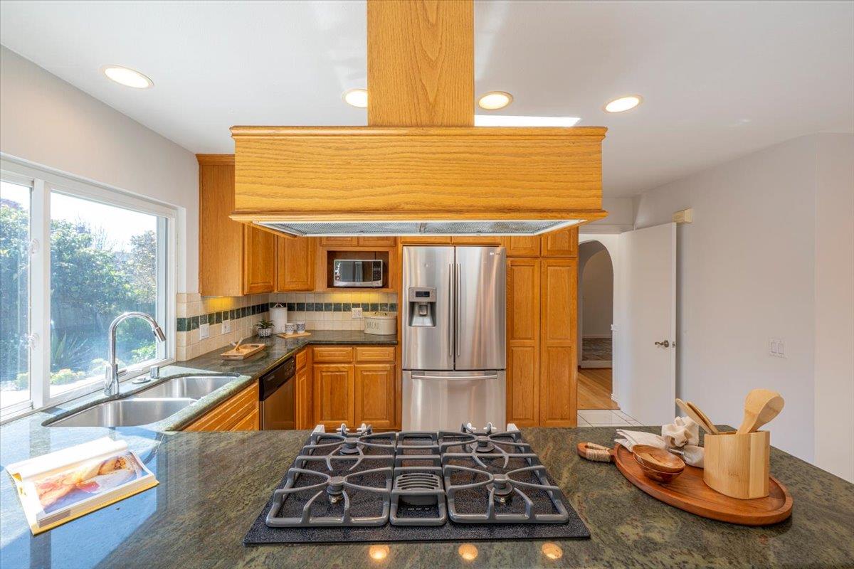 421 Casa Del Mar AVE