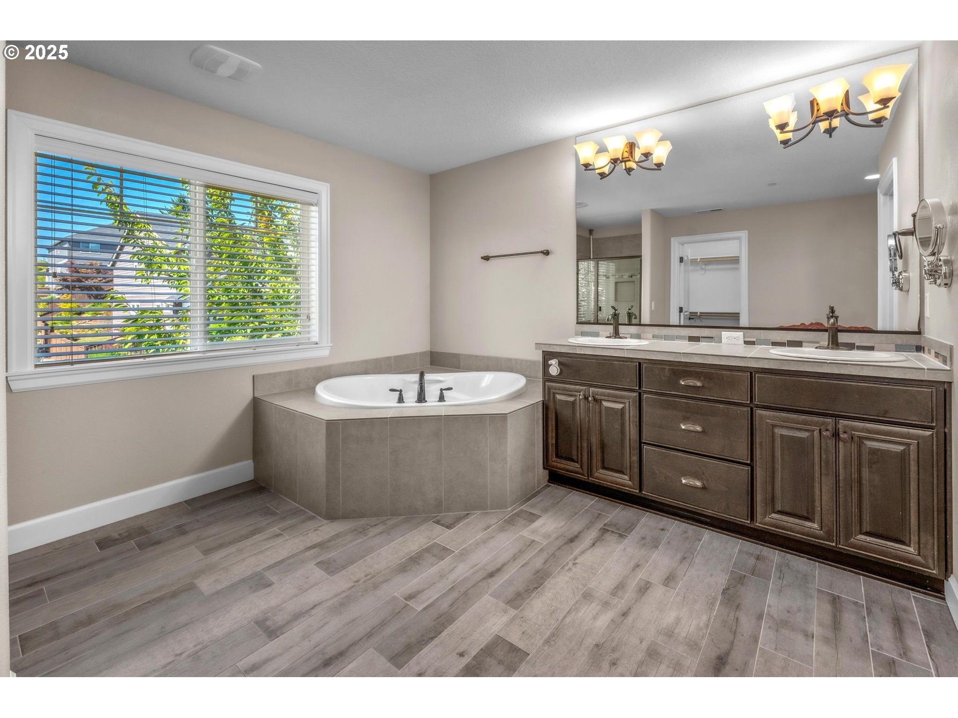 3042 NW PARKHURST TER