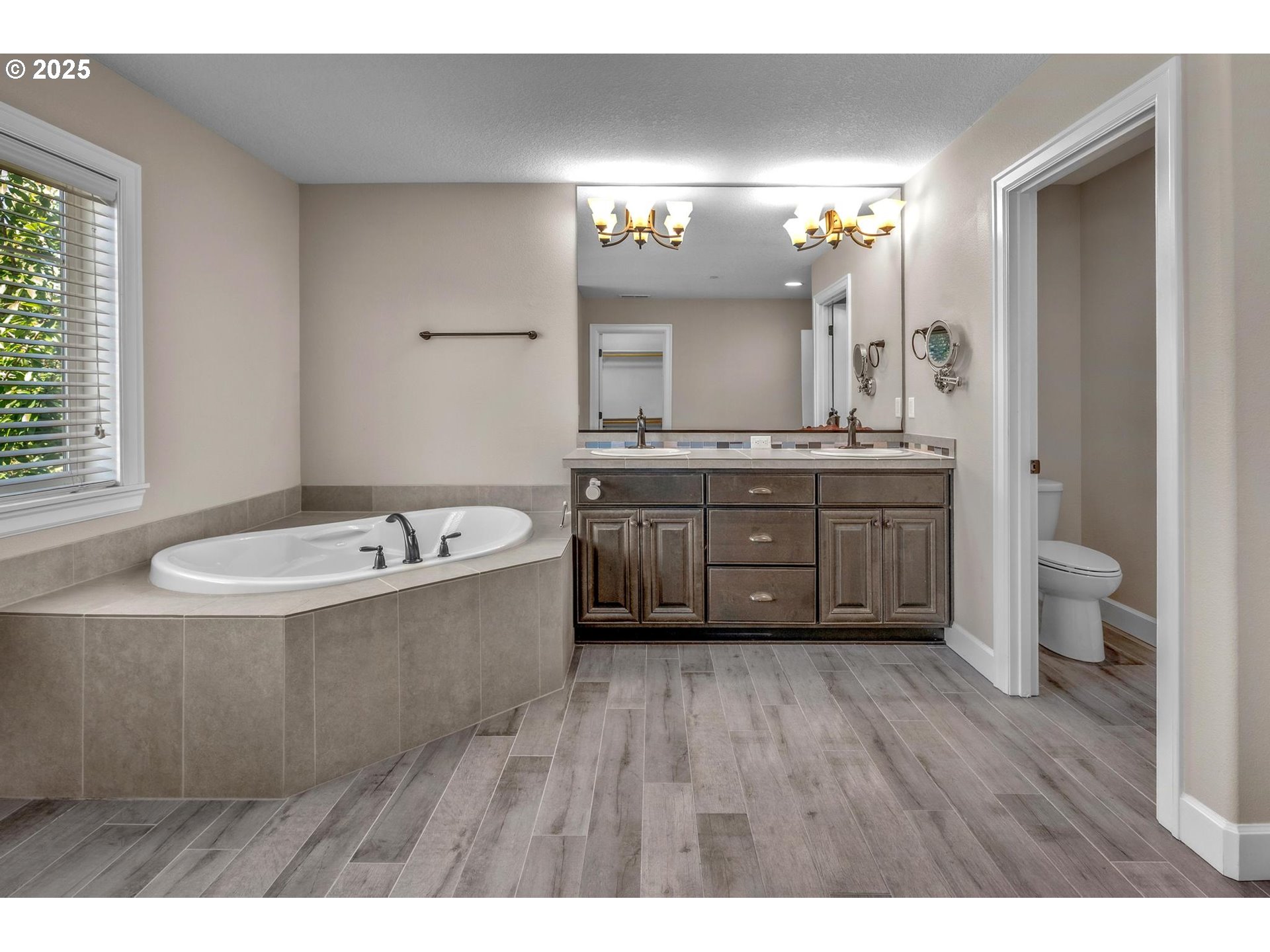 3042 NW PARKHURST TER