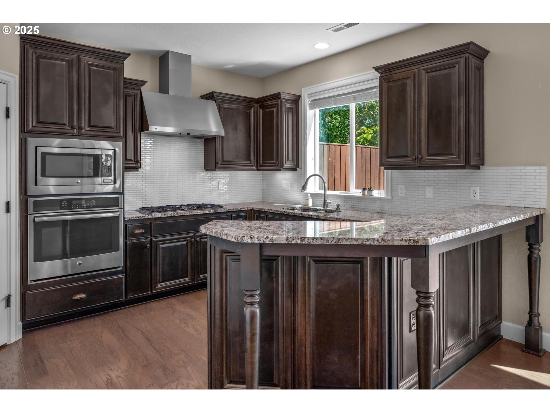 3042 NW PARKHURST TER