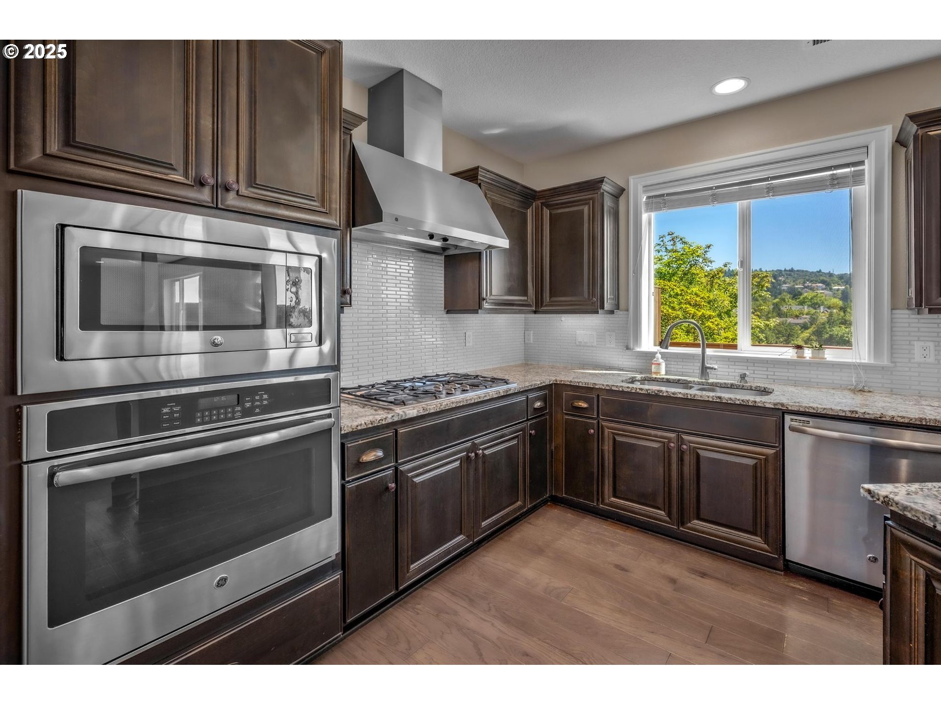 3042 NW PARKHURST TER