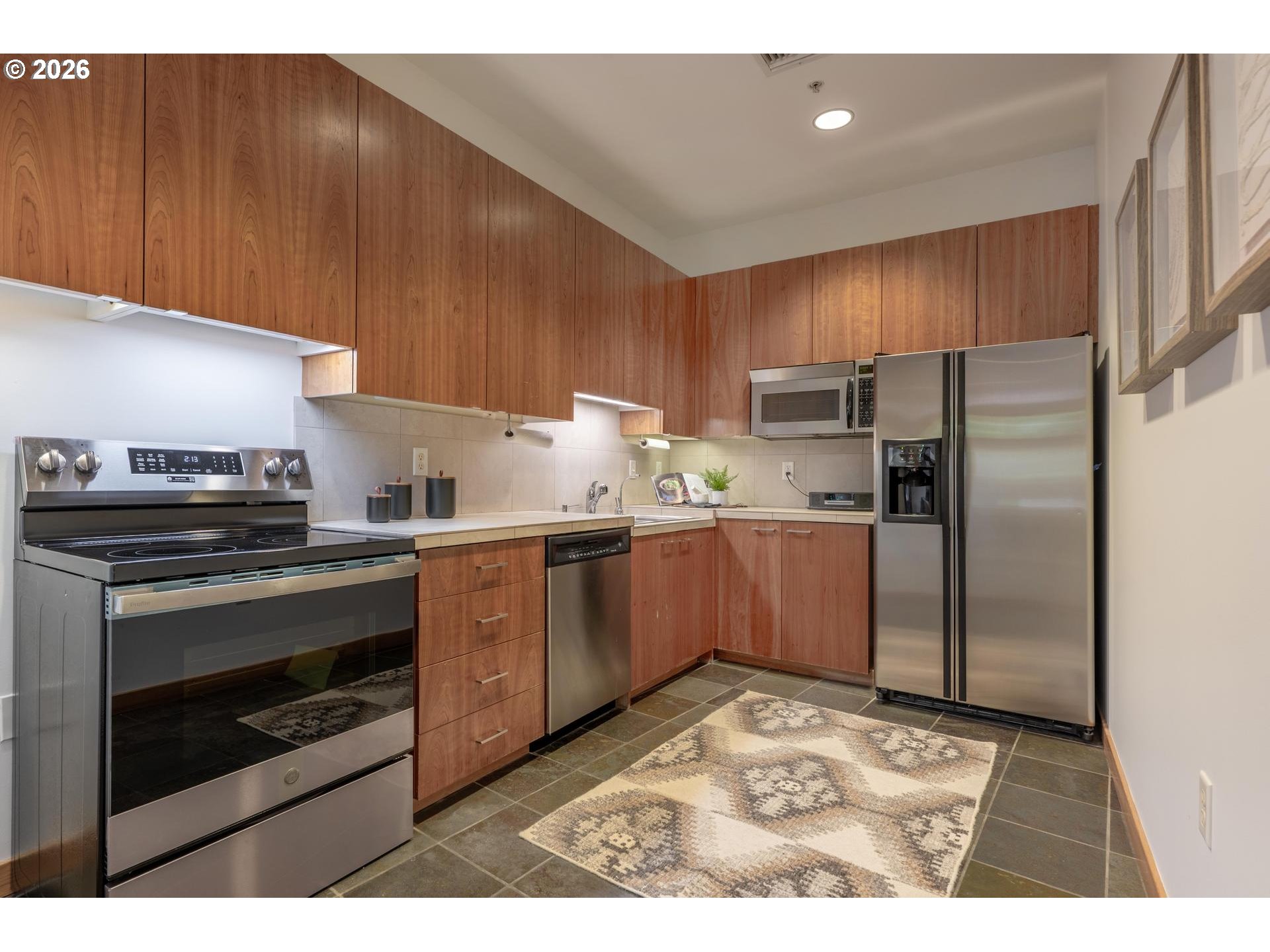 1120 NW Northrup ST 102
