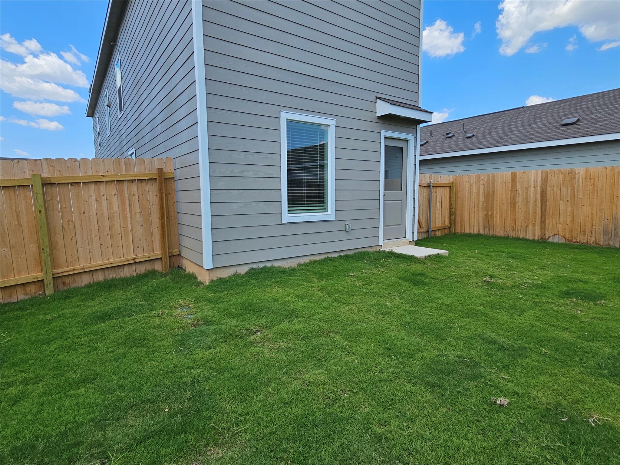 704 Commander Abbott DR