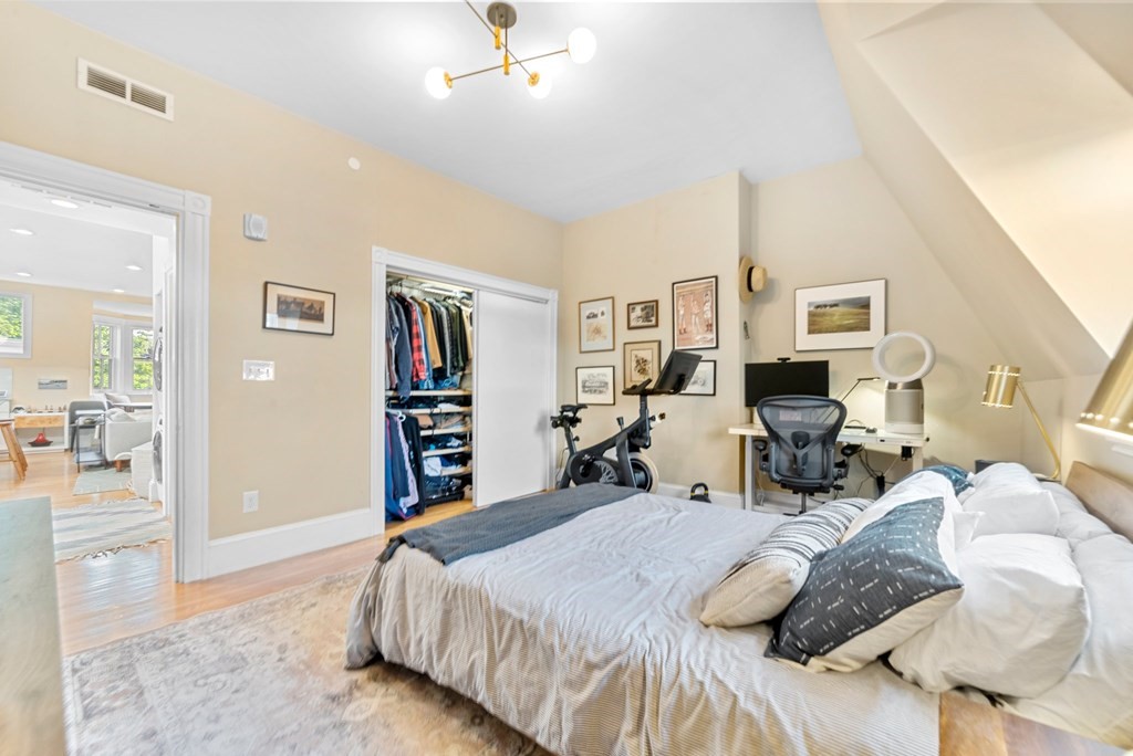 25 Worcester Sq # 5