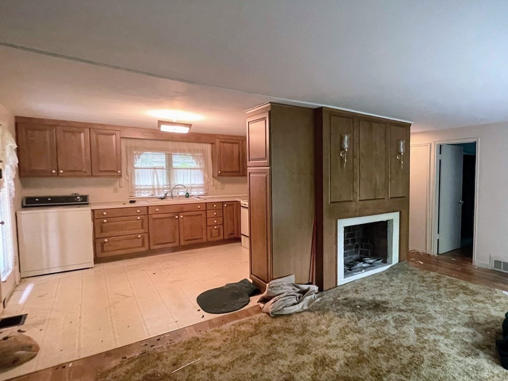 42 Beverly Rd