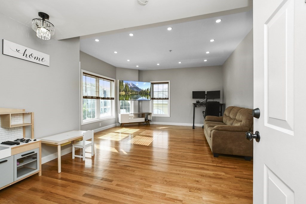 895 Hyde Park Avenue # 2