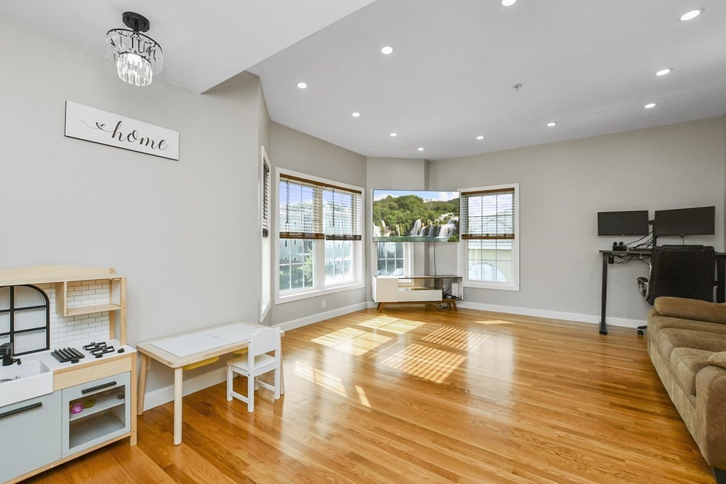 895 Hyde Park Avenue # 2