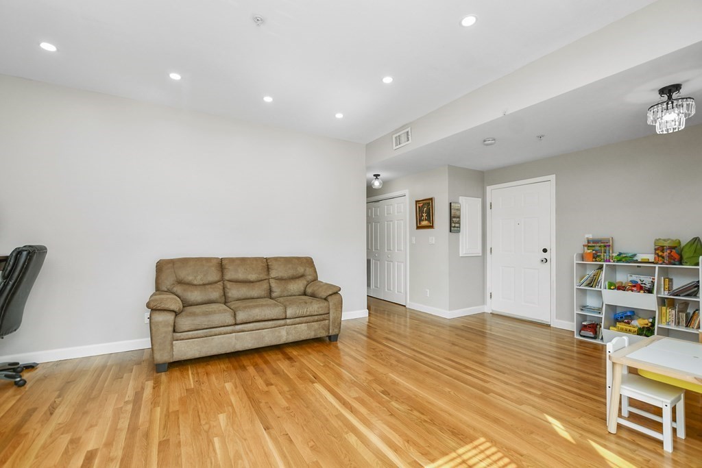 895 Hyde Park Avenue # 2