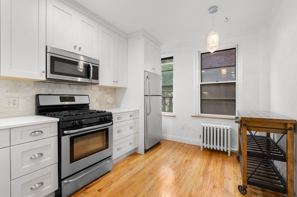 106 Myrtle St # 4