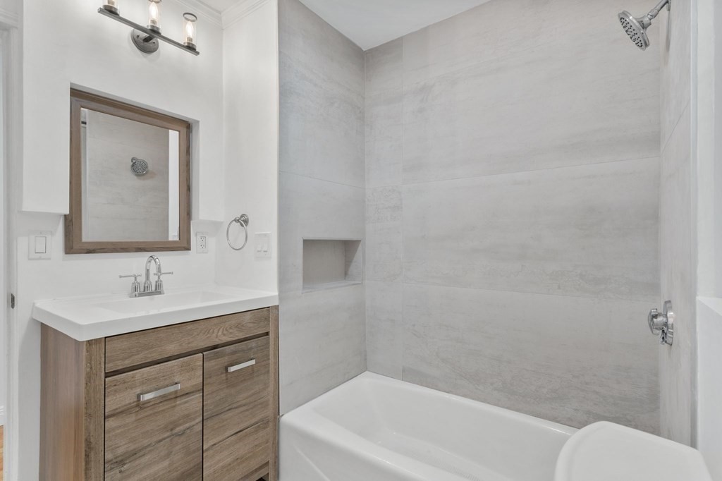 106 Myrtle St # 4