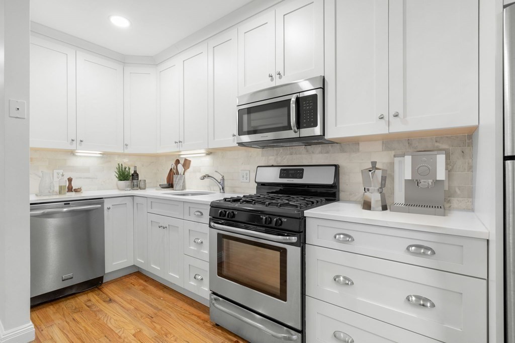 106 Myrtle St # 4