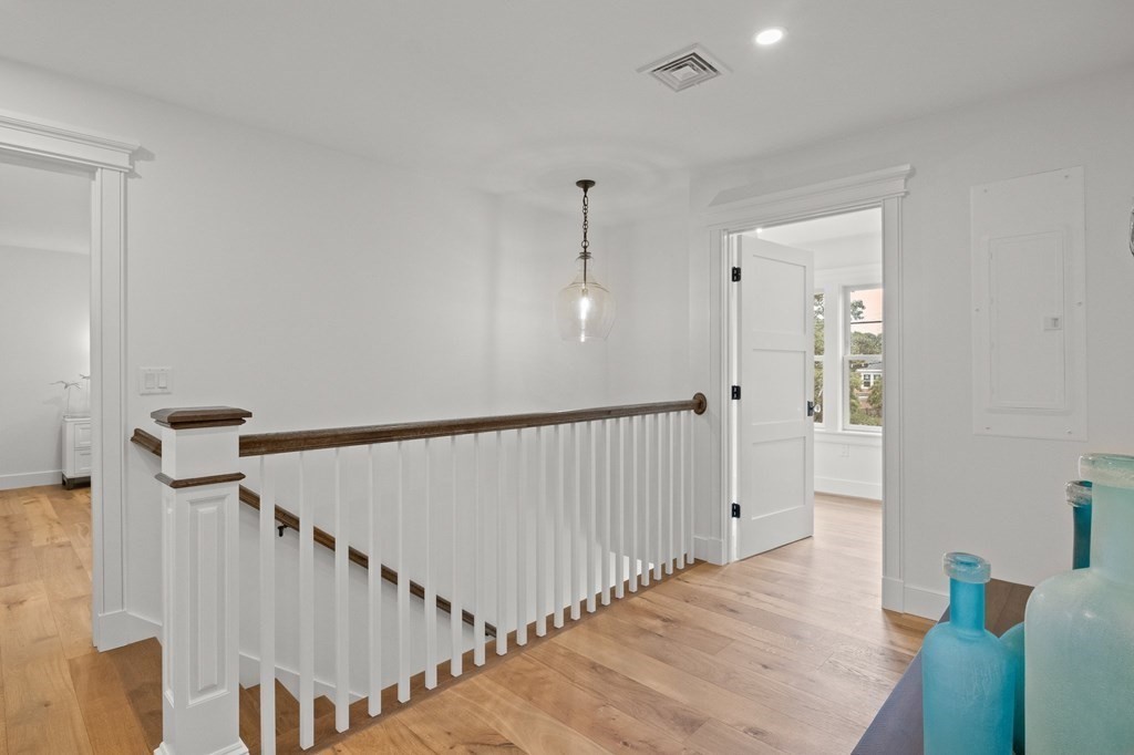 19 Anchor Ln
