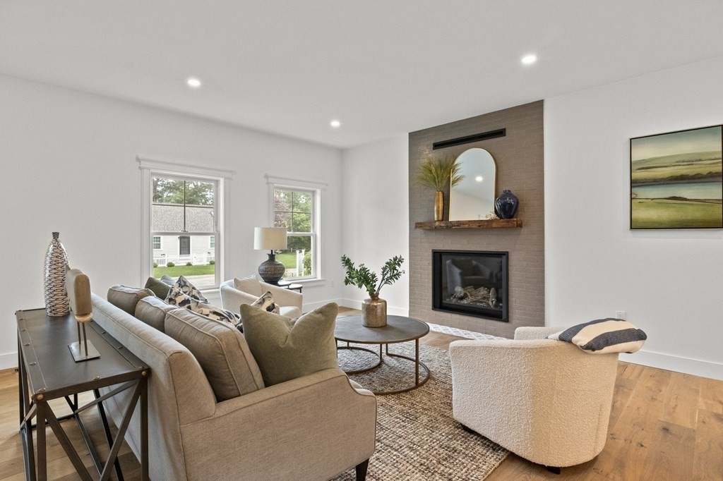 19 Anchor Ln