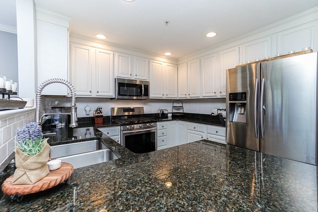 12 Azalea Ln # 12